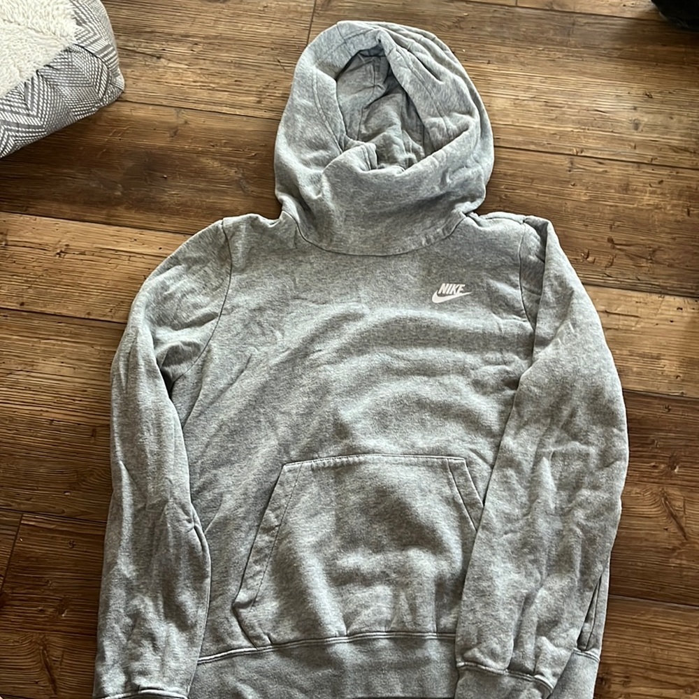 Grey nike sweatshirt.